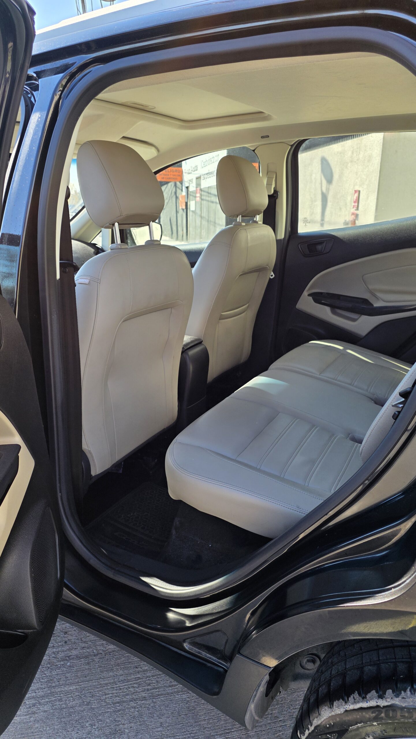 
								FORD ECOSPORT TITANIUM full									