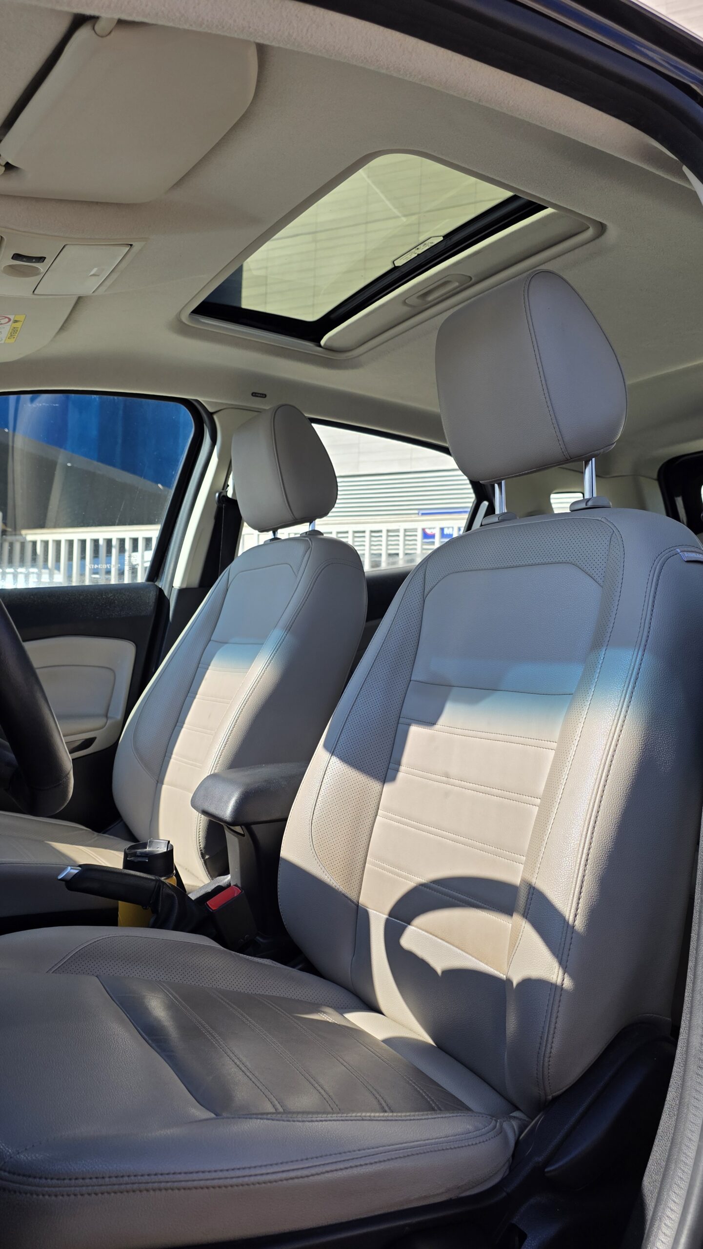 
								FORD ECOSPORT TITANIUM full									