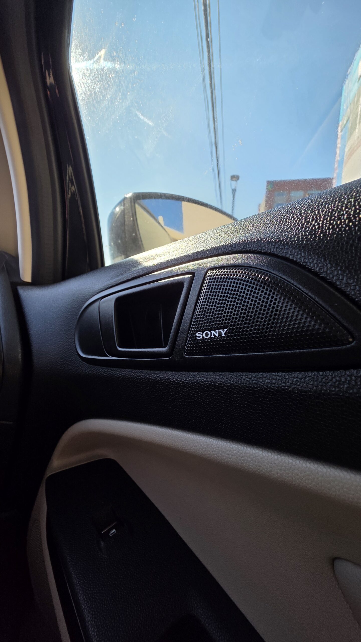 
								FORD ECOSPORT TITANIUM full									