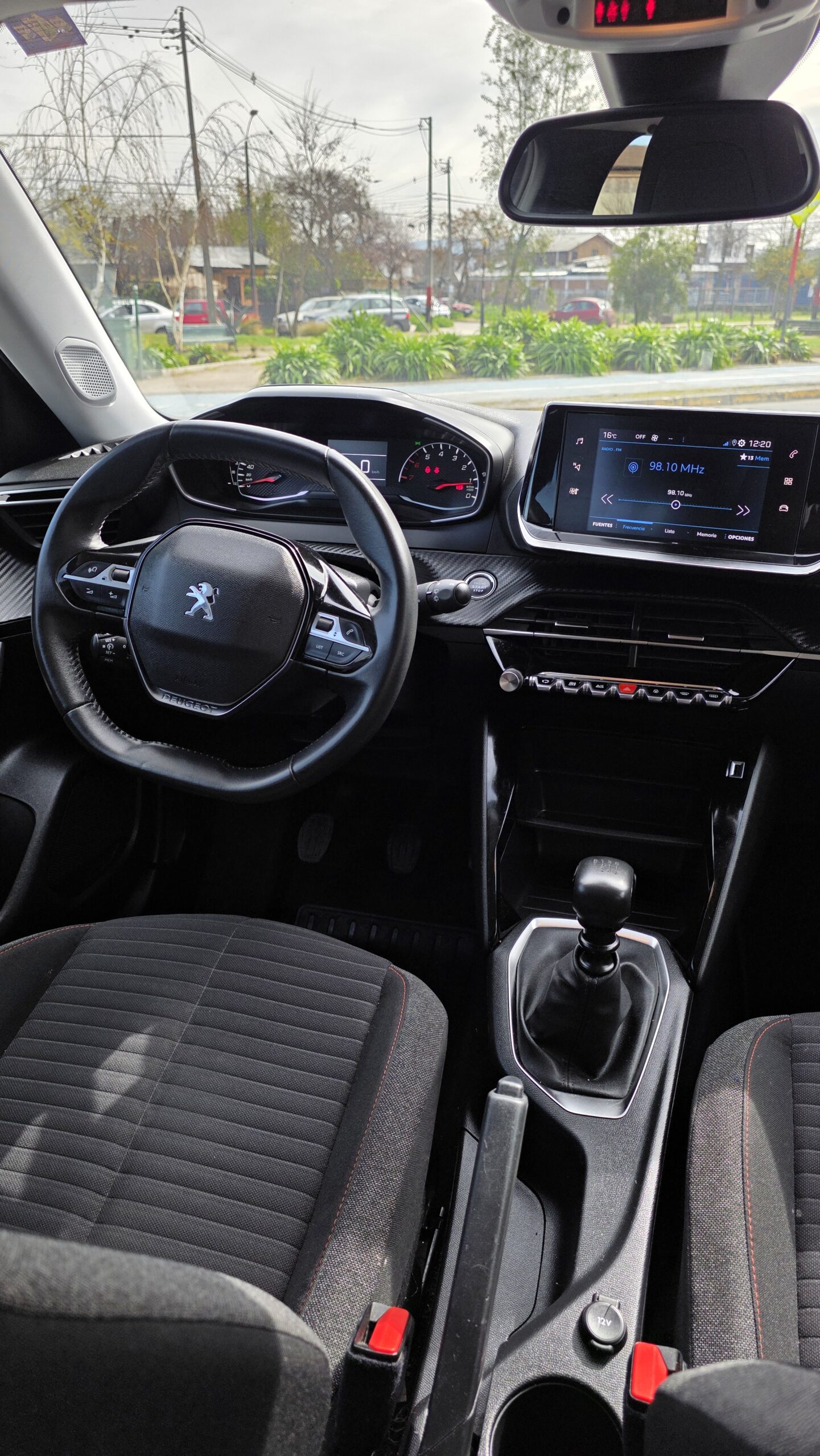 
								PEUGEOT 2008 full									